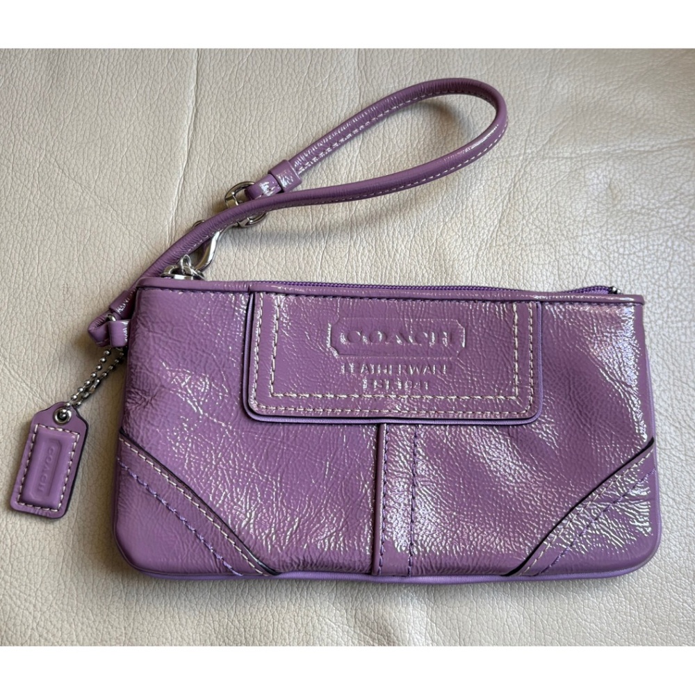 Coach Leather Wristlet in Lilac – Classic Patent Shine